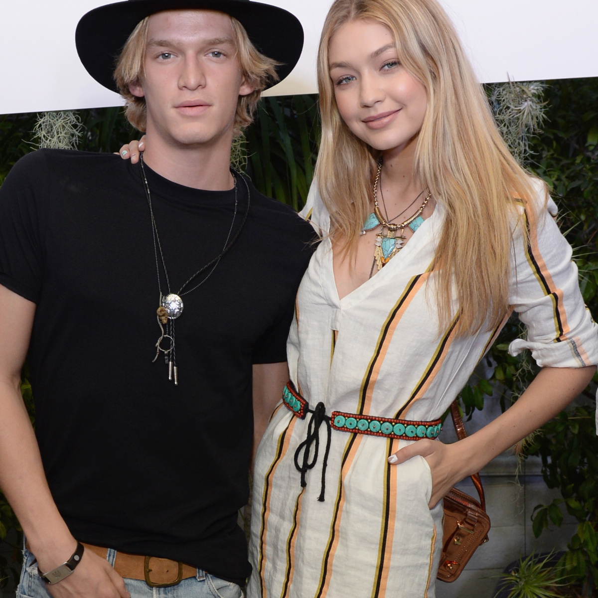 Cody Simpson Gigi Hadid Peinliches Aufeinandertreffen Get the best deal for cody simpson tickets.