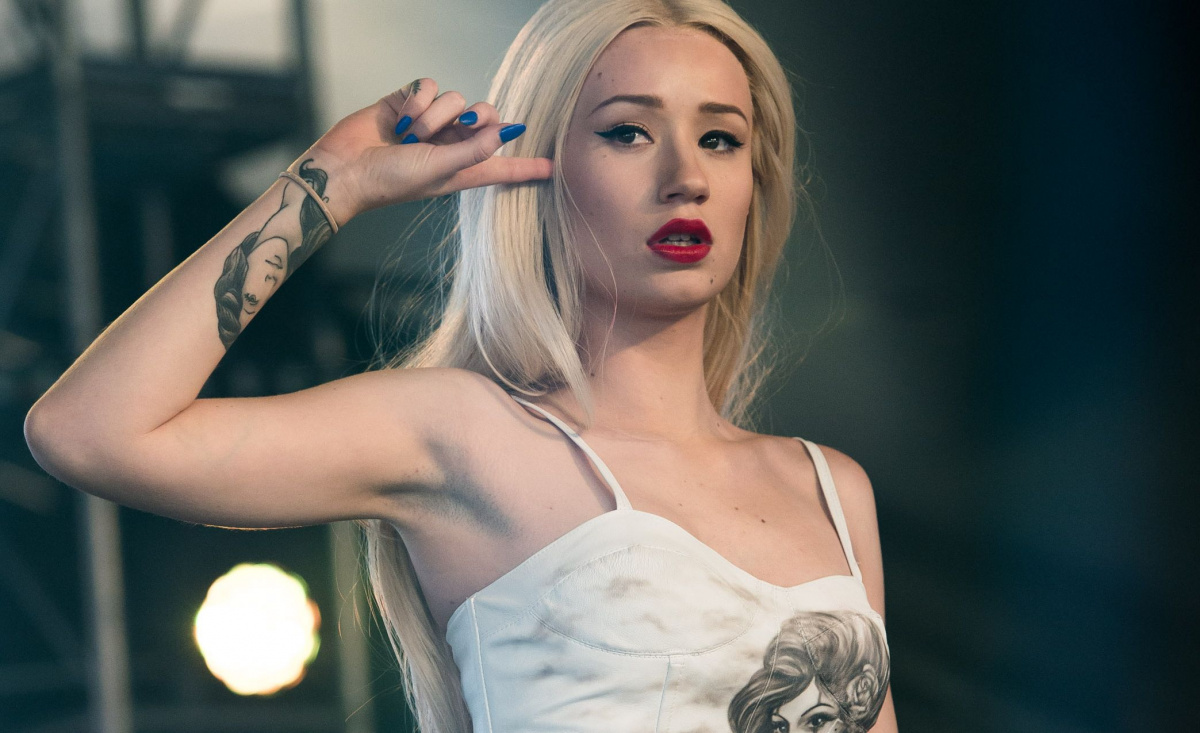 Iggy Azalea Schaltet Polizei Ein Nachdem Sie Sperma Geschickt Bekam
