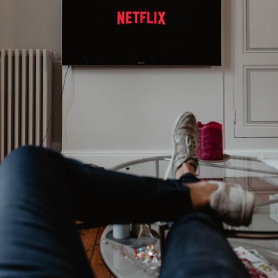 Netflix und Chill: Gemütlich von der Couch aus die besten Weihnachtsfilme schauen