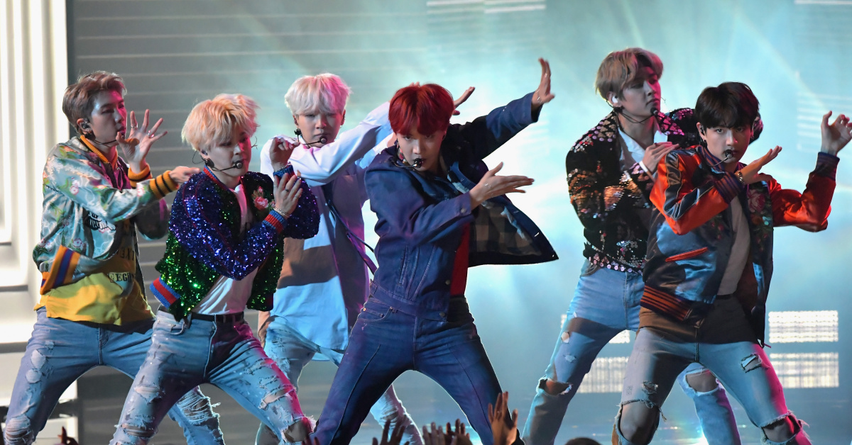 Aqua Wave BTS verkaufen Trinkflaschen & Fans sind sauer