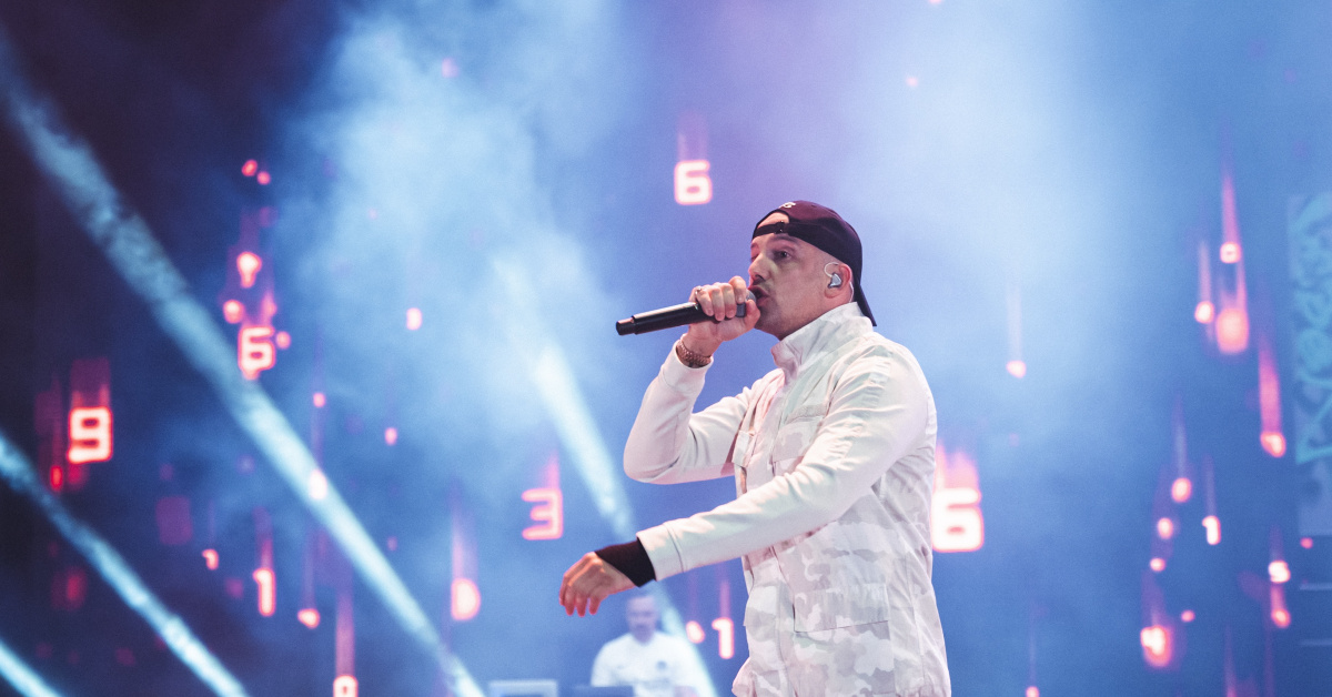 Raf Camora Bedankt Sich Bei Fans Mit Single Karneval Karneval Vodka Bigfm