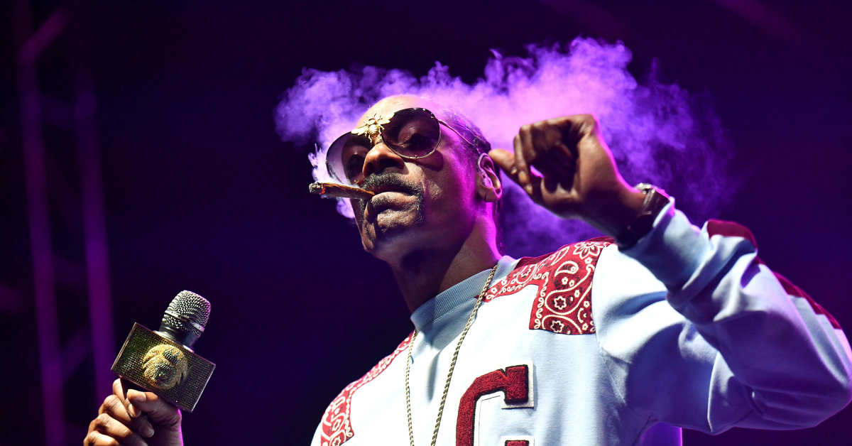 Snoop Dogg engagiert professionellen Joint-Dreher | bigFM