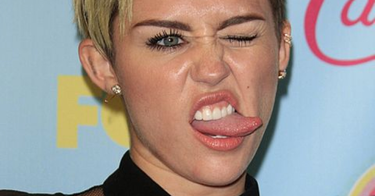 Miley Cyrus Neue Tattoos Auf Den Fingern Bigfm