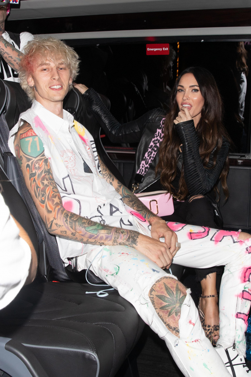 Machine Gun Kelly Tragt Blut Von Megan Fox Um Den Hals Bigfm