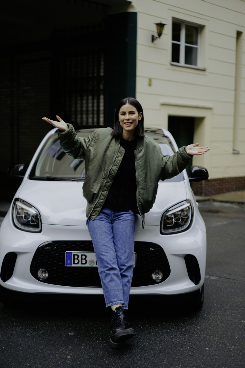 2020-04-24-Lena-Meyer-Landrut-Mercedes.jpg 2020-04-24-Lena-Meyer-Landrut-Mercedes.jpg
