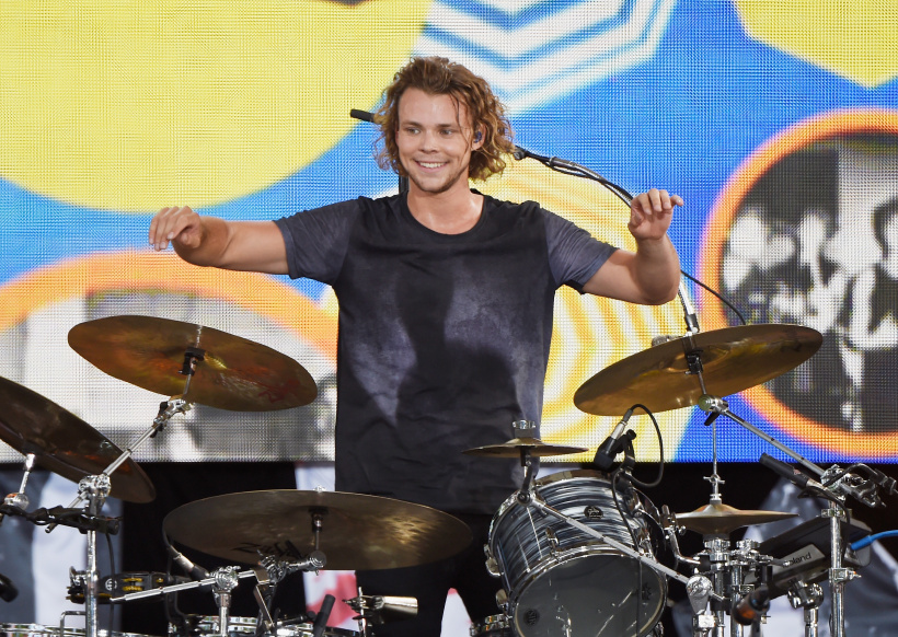 Ashton-Irwin.jpg Ashton-Irwin.jpg