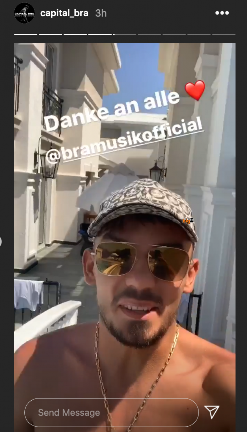Capital-Bra-bedankt-sich-bei-Fans-und-Eltern.png Capital-Bra-bedankt-sich-bei-Fans-und-Eltern.png