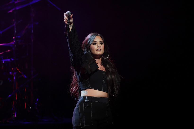 Demi Lovato performs live exclusively for American Airlines AAdvantage Mastercard