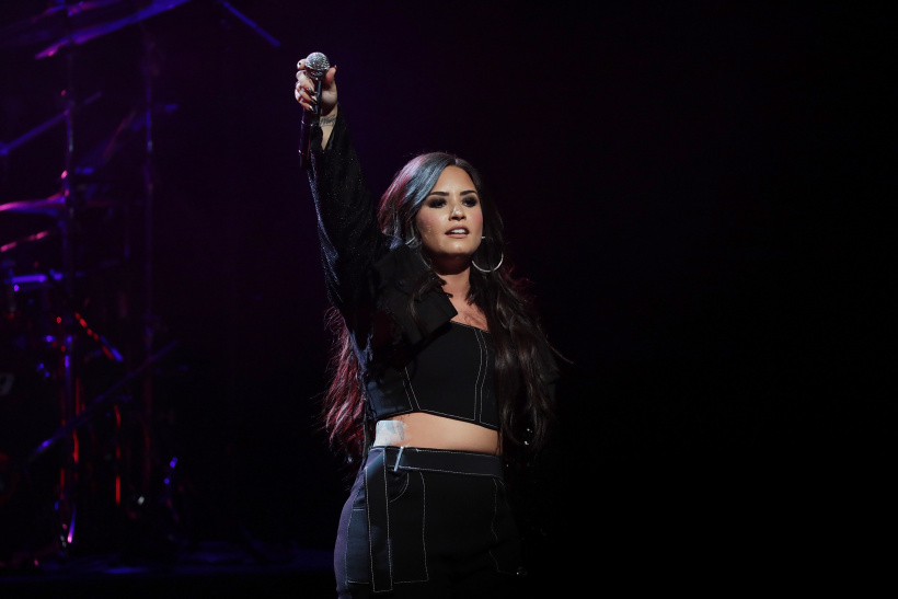 Demi Lovato performs live exclusively for American Airlines AAdvantage Mastercard Demi Lovato performs live exclusively for American Airlines AAdvantage Mastercard