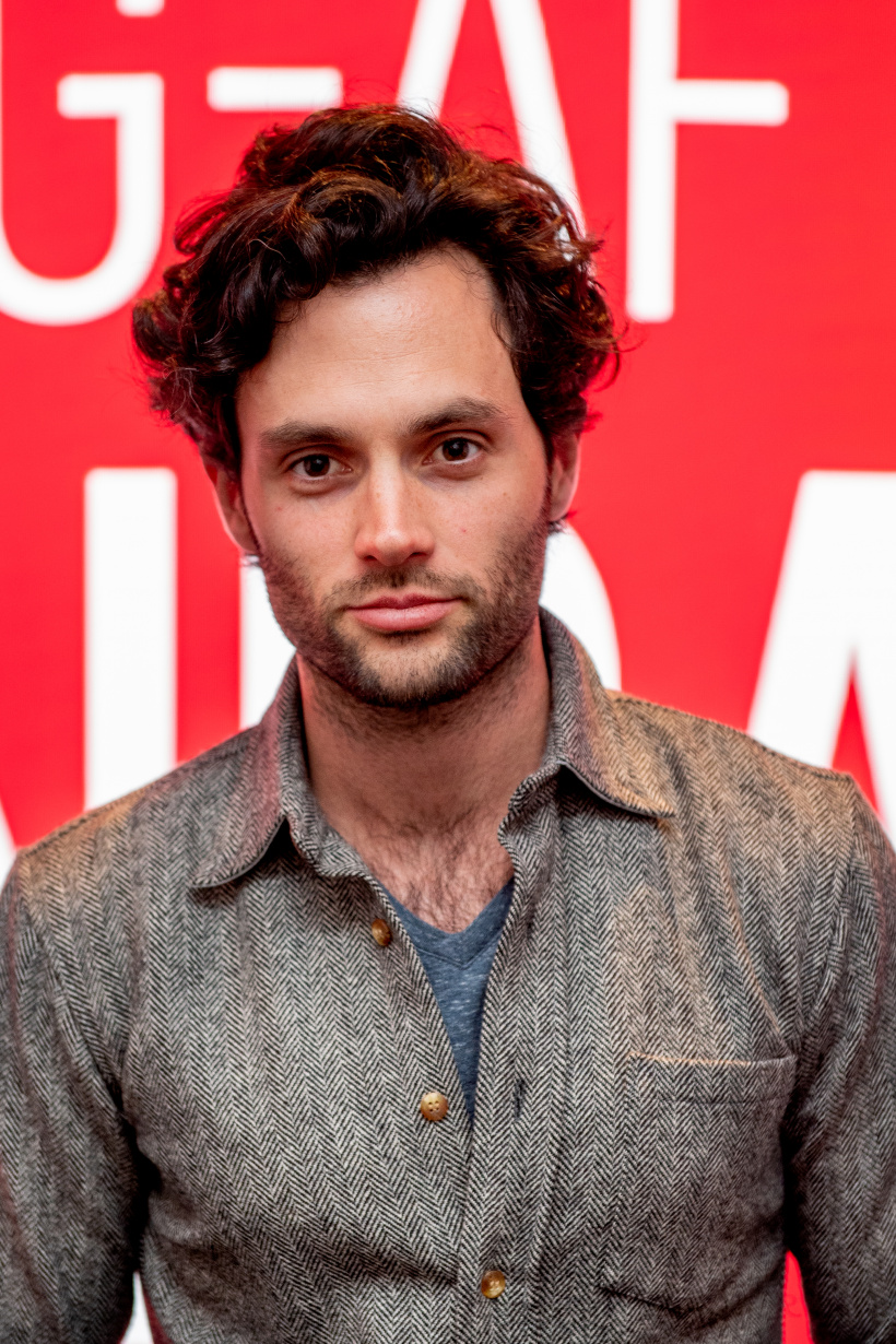 "You"-Hauptdarsteller Penn Badgley wird auch in der dritten Staffel in die Rolle des Psychopathen schlüpfen "You"-Hauptdarsteller Penn Badgley wird auch in der dritten Staffel in die Rolle des Psychopathen schlüpfen