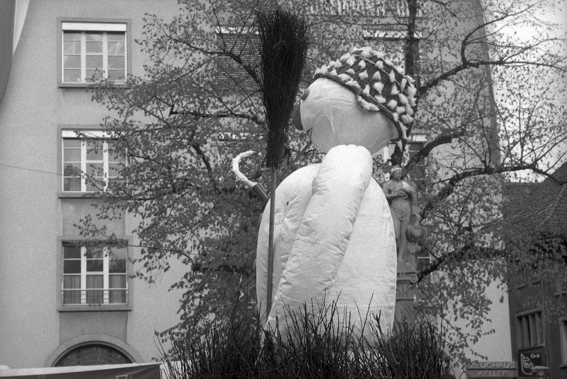 Der Böögg wird traditionell beim Sechseläuten in Zürich verbrannt, um den Frühling einzuläuten Der Böögg wird traditionell beim Sechseläuten in Zürich verbrannt, um den Frühling einzuläuten