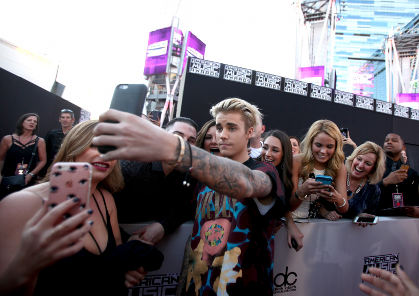 Justin-Bieber-Fans.jpg Justin-Bieber-Fans.jpg