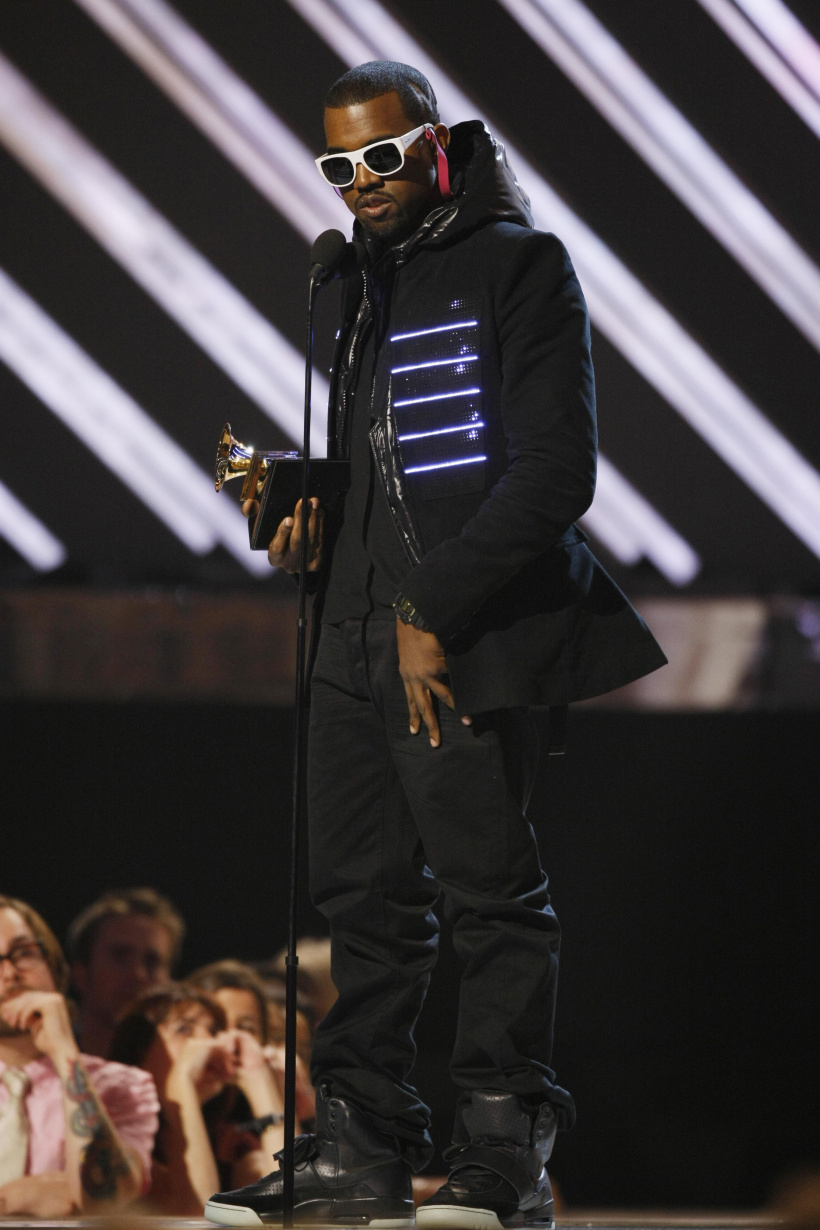 Kanye-West-2008.jpg Kanye-West-2008.jpg
