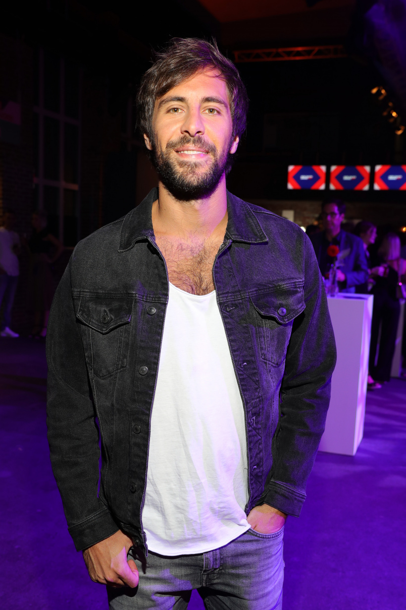Max-Giesinger.jpg Max-Giesinger.jpg