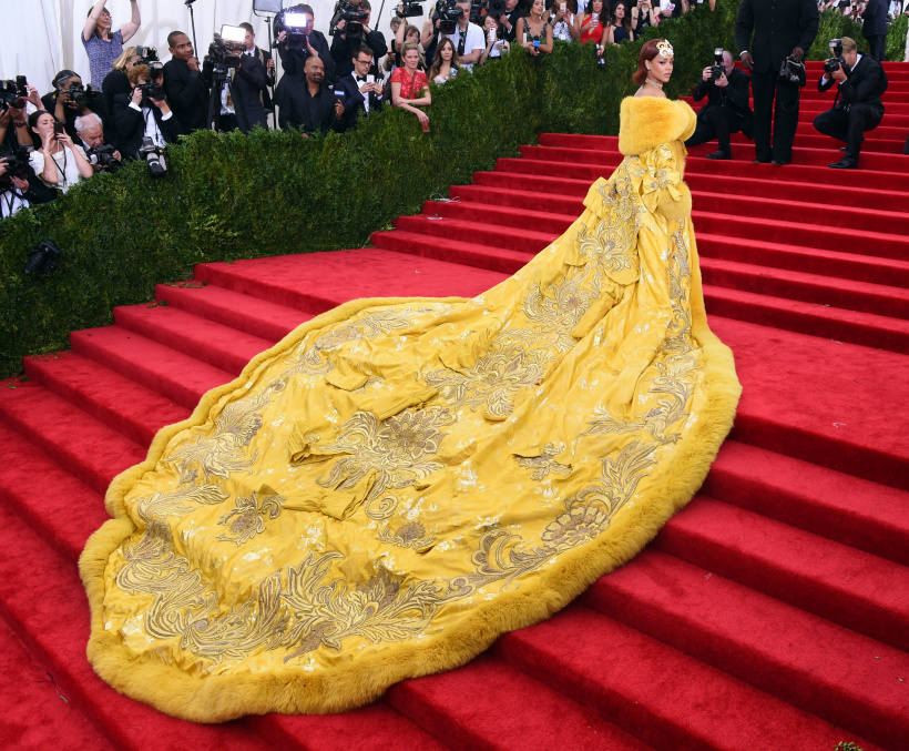 Rihanna-arrives-at-the-2015-Metropolitan-Museum-of-Arts-Costume-Institute-Gala.jpg Rihanna-arrives-at-the-2015-Metropolitan-Museum-of-Arts-Costume-Institute-Gala.jpg