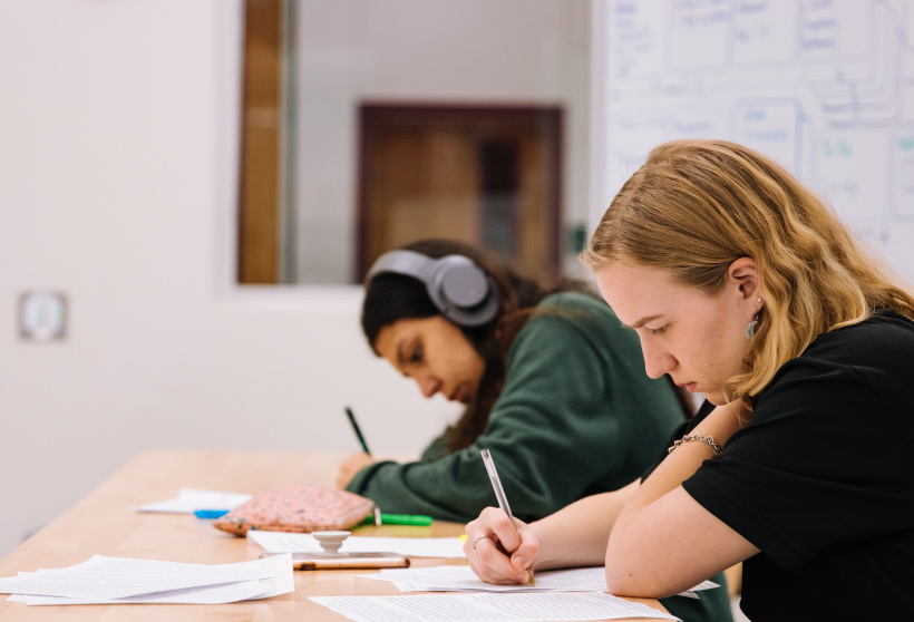 Medienkompetenz gehört in jede Schule auf den Lehrplan Medienkompetenz gehört in jede Schule auf den Lehrplan
