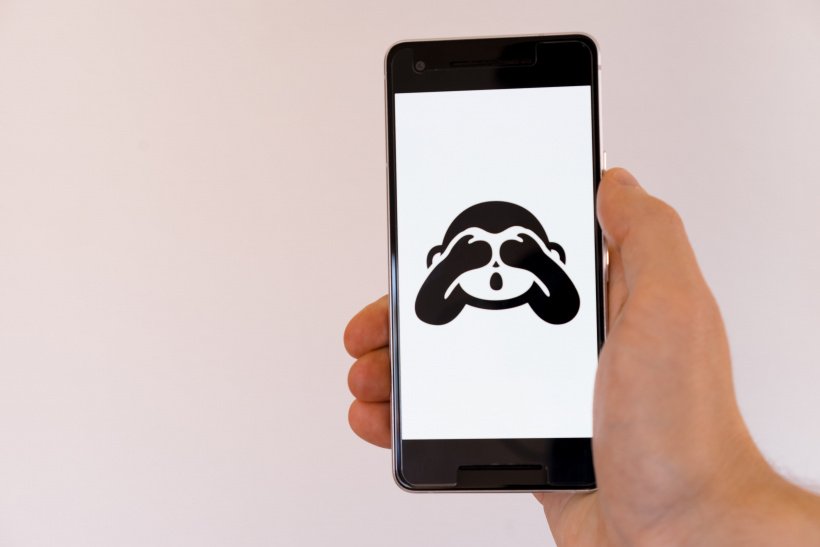 Smartphone-Hand-Emoji Smartphone-Hand-Emoji