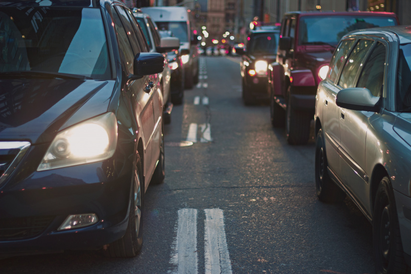 Wer keine Rettungsgasse bildet riskiert Menschenleben und wird dafür zur Kasse gebeten Wer keine Rettungsgasse bildet riskiert Menschenleben und wird dafür zur Kasse gebeten