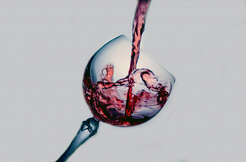 Hat der Wein tiefere Aromen, die lange anhalten? Dann ist er qualitativ hochwertig Hat der Wein tiefere Aromen, die lange anhalten? Dann ist er qualitativ hochwertig