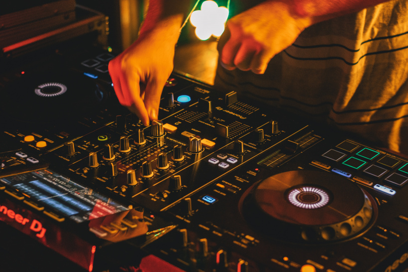 DJ DJ