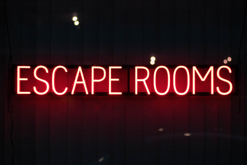 Der Hamburger Betreiber eines Escape Rooms bietet Euch ein Online Game an, das Ihr gemeinsam mit Euren Freunden zocken kann